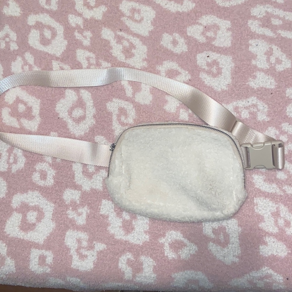 Sherpa belt bag